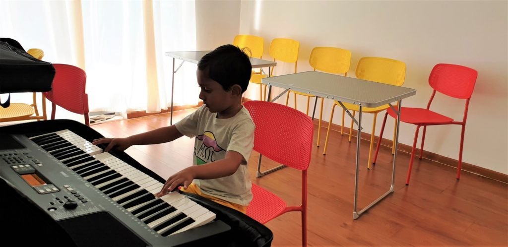 Kid playing keyboard